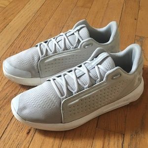 Under Armour Torch low Ghost grey bball shoes